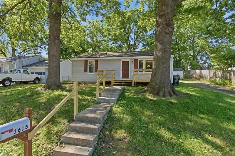 1615 Terry St, Leavenworth, KS 66048