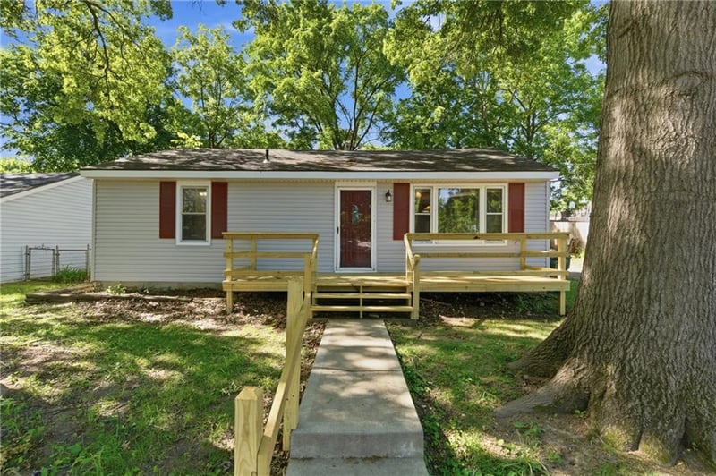 1615 Terry St, Leavenworth, KS 66048