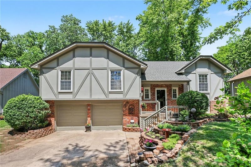 1930 Sunvale Dr, Olathe, KS 66062