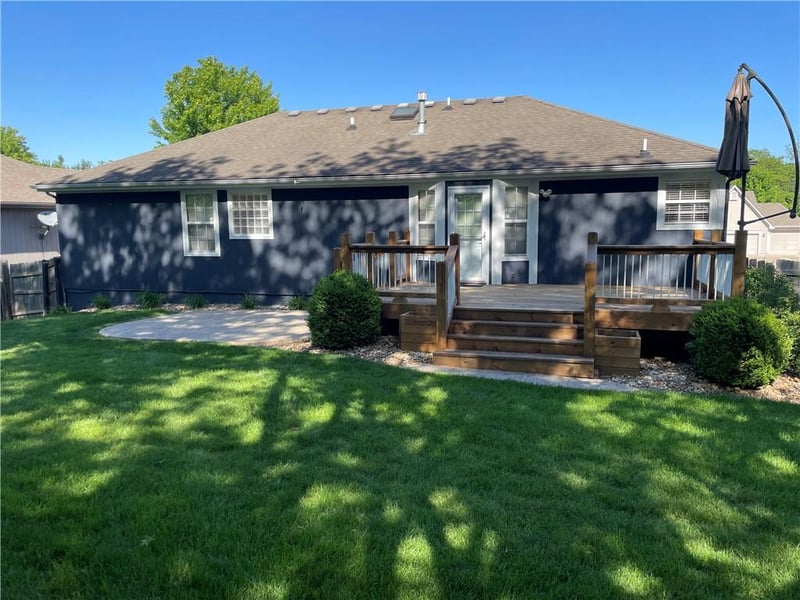 108 Topaz Dr, Lee's Summit, MO 64086