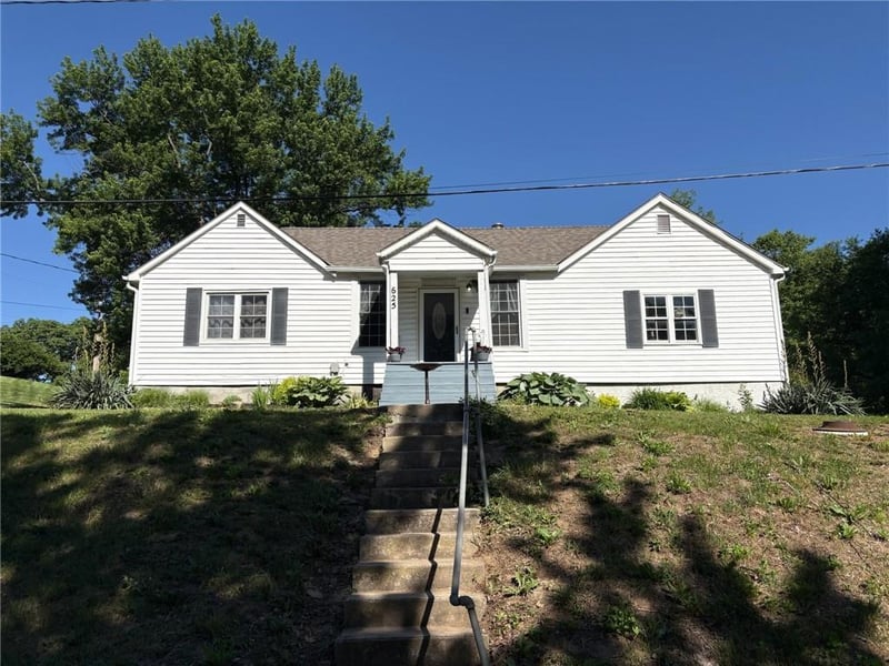 625 Summit St, Weston, MO 64098