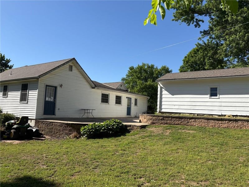 625 Summit St, Weston, MO 64098