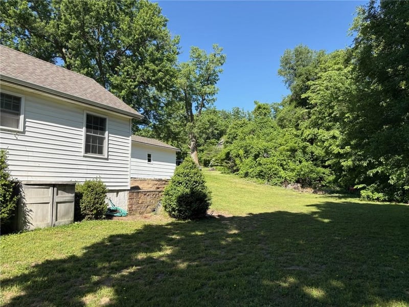 625 Summit St, Weston, MO 64098