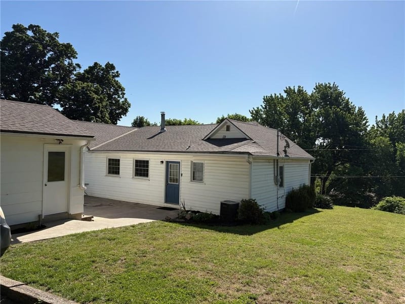 625 Summit St, Weston, MO 64098
