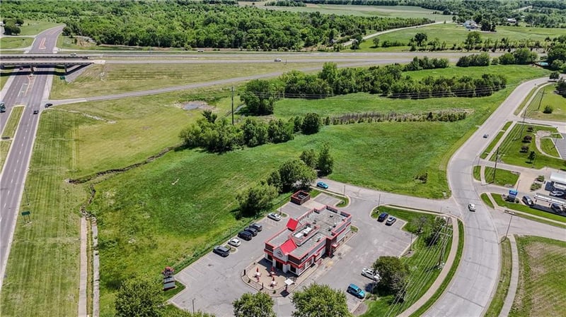 Hedge Ln, Paola, KS 66071