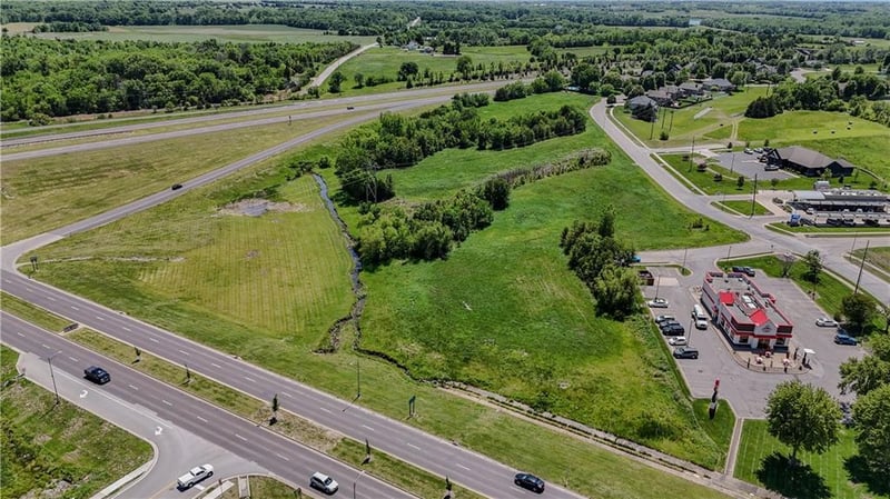 Hedge Ln, Paola, KS 66071