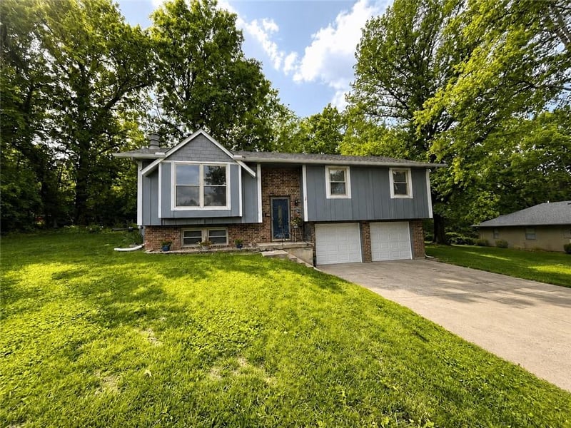 126 Beach Dr, Blue Springs, MO 64015