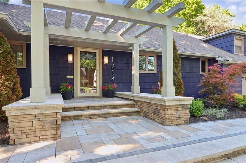 1214 W Gregory Blvd, Kansas City, MO 64114