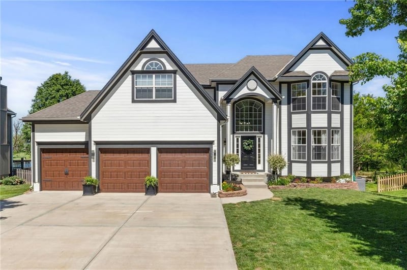 20803 Skyview Ln, Spring Hill, KS 66083