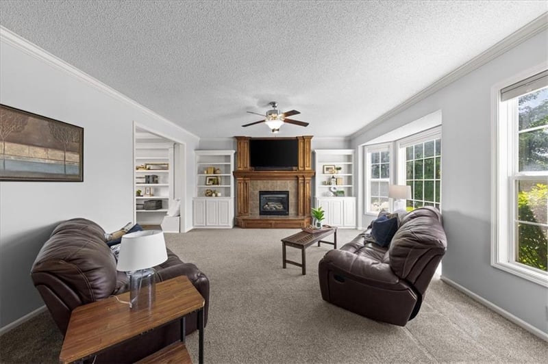 362 Stonecrest Rd, Olathe, KS 66061