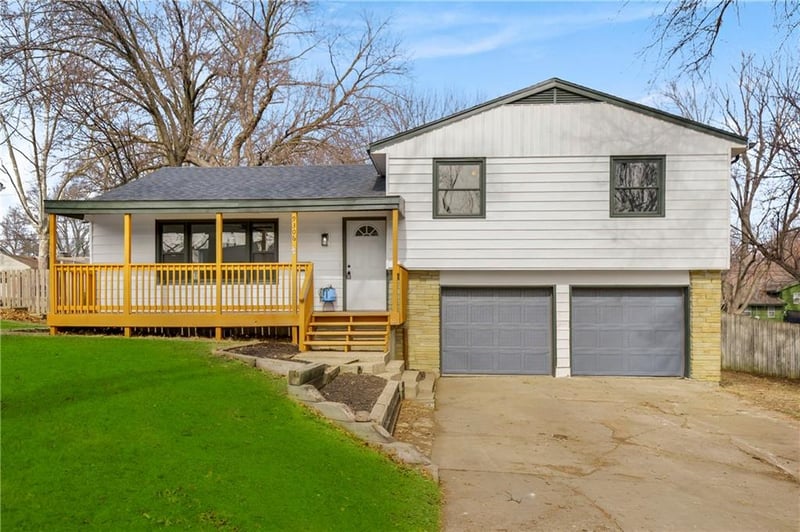 9306 81st St, Raytown, MO 64138