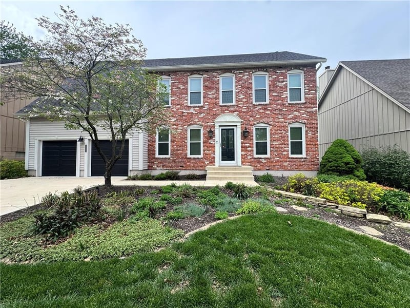 8344 Acuff Ln, Lenexa, KS 66215