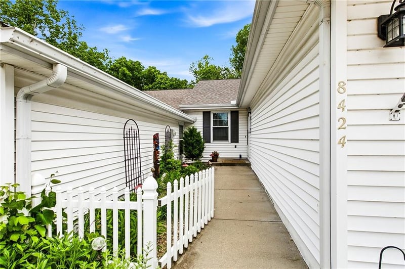 8424 N Park Ct, Kansas City, MO 64155