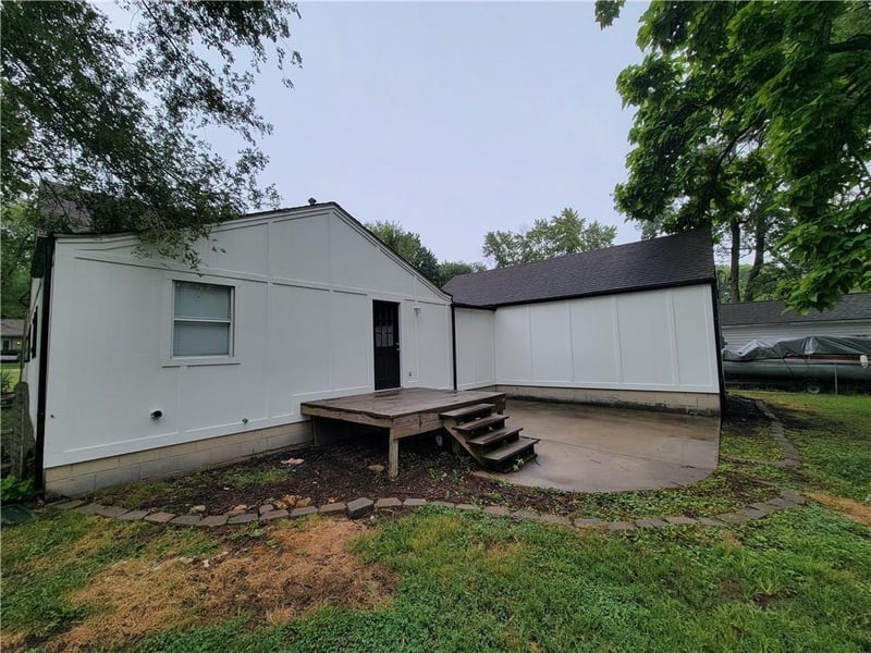 604 Douglas St, Lee's Summit, MO 64063