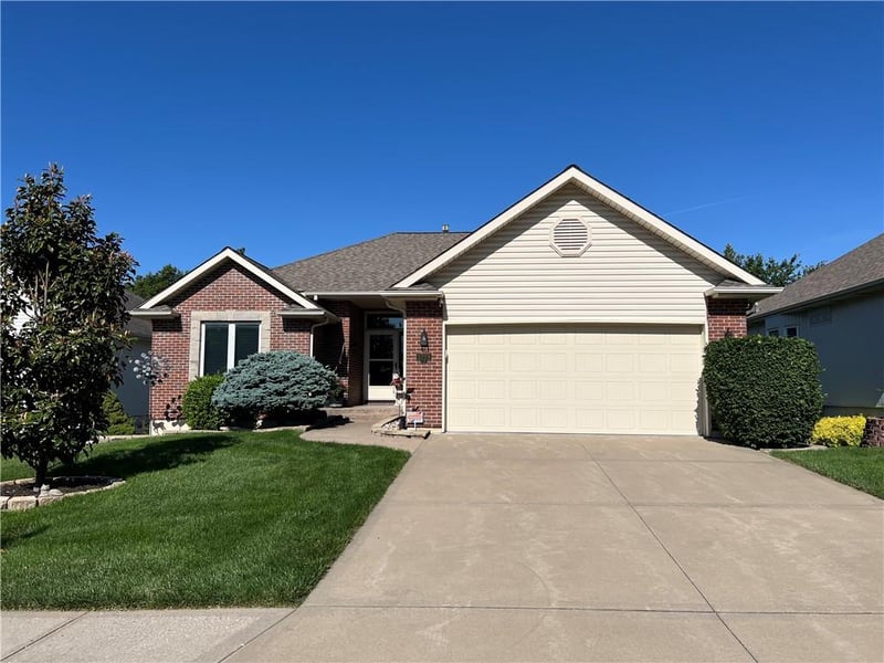 3228 Cardinal Ct, Blue Springs, MO 64015