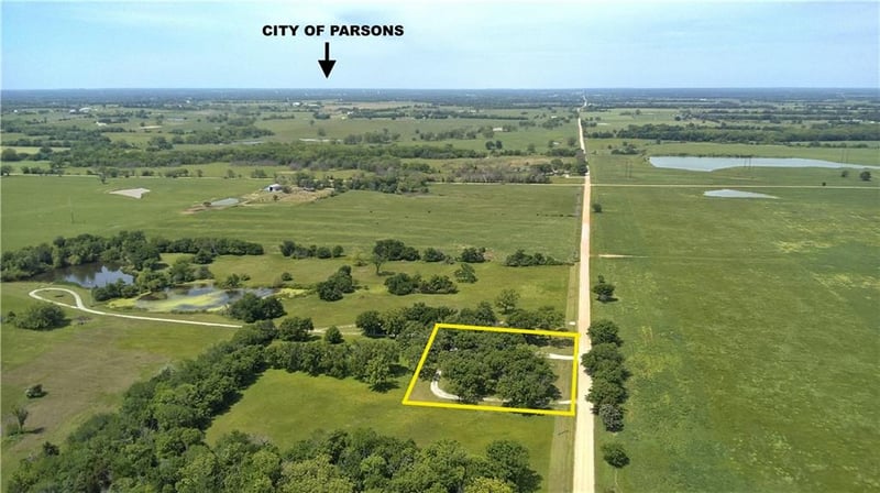 2039 Cr 26000 Rd, Parsons, KS 67357
