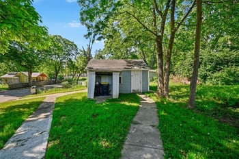 2917 E 61st St, Kansas City, MO 64130