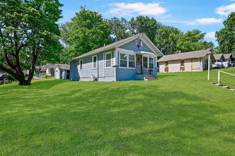 2917 61st St, Kansas City, MO 64130