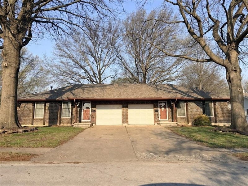 606 Magellan Ave, Lee's Summit, MO 64063