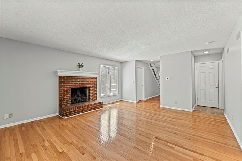 10810 116th St, Overland Park, KS 66210