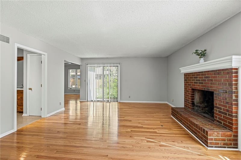 10810 116th St, Overland Park, KS 66210
