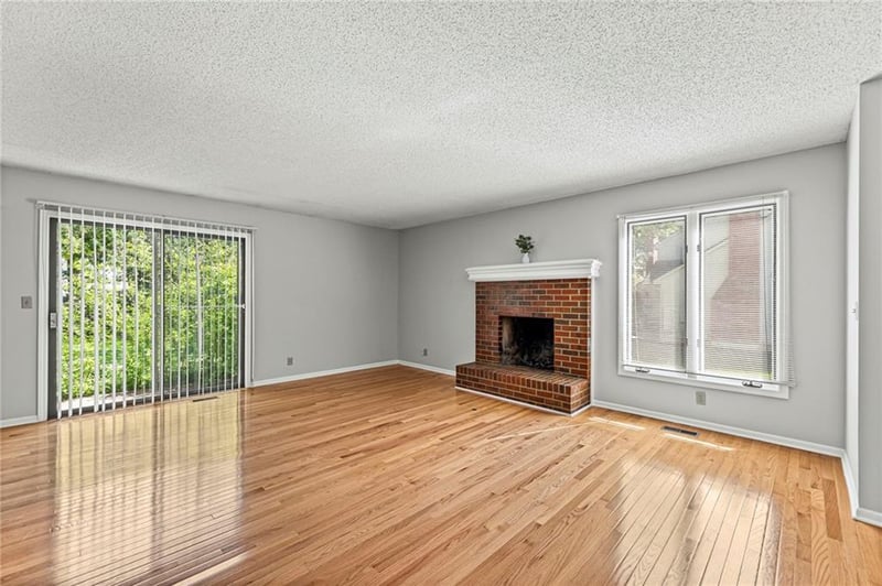 10810 116th St, Overland Park, KS 66210