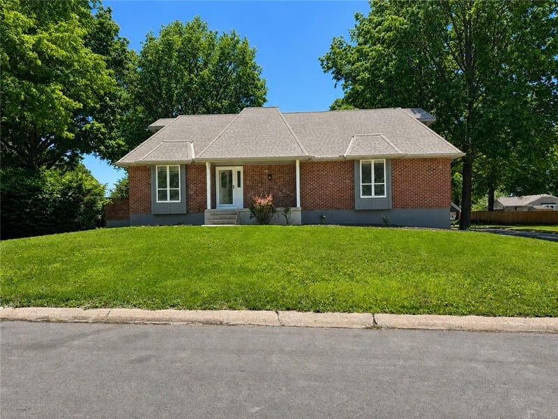 115 Park Dr, Raymore, MO 64083