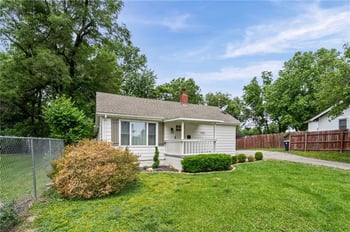 9022 Grand Ave, Kansas City, MO 64114