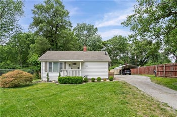 9022 Grand Ave, Kansas City, MO 64114