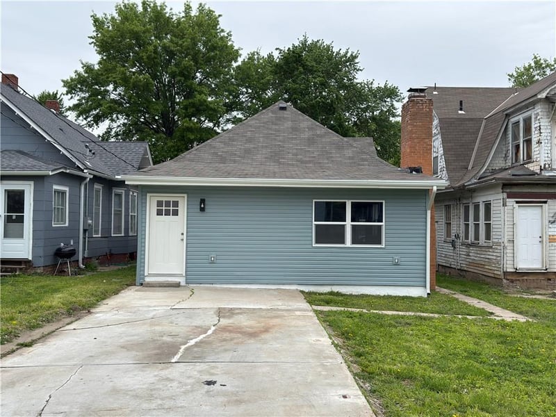 2610 Sacramento St, St Joseph, MO 64507