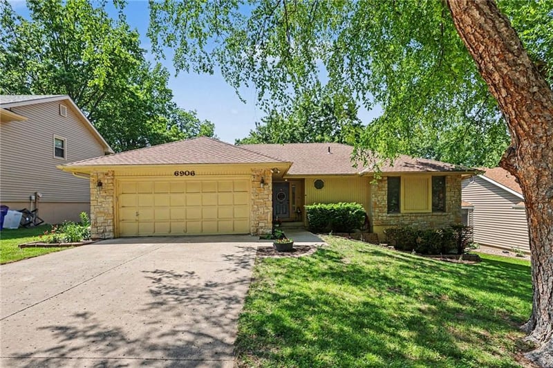 6906 N Flora Ave, Gladstone, MO 64118