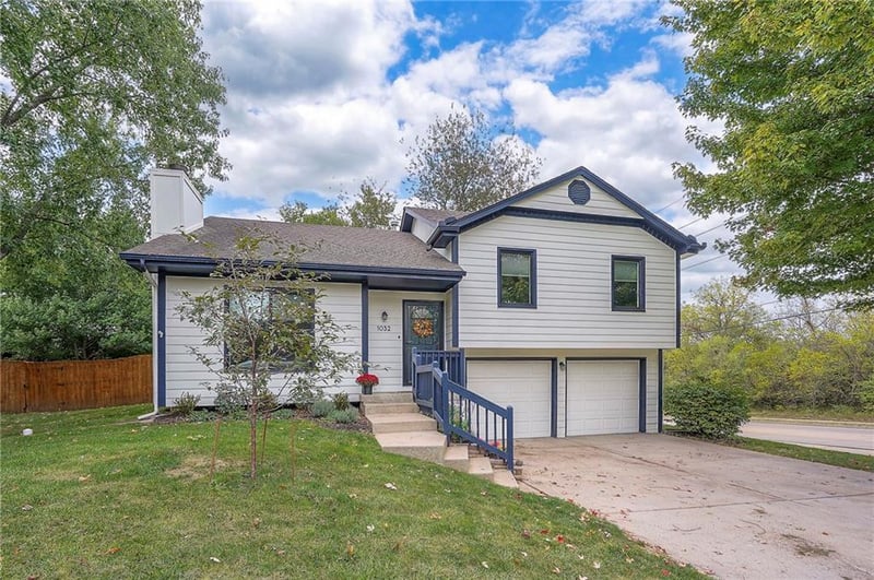 1032 Bristol Dr, Lee's Summit, MO 64086