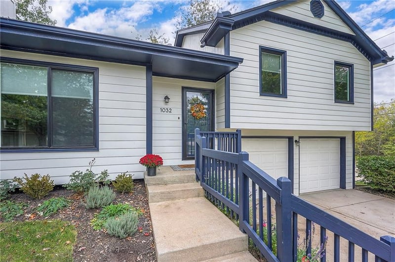 1032 Bristol Dr, Lee's Summit, MO 64086