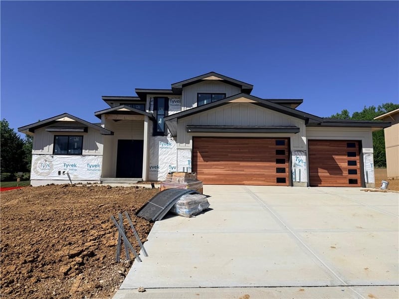 1004 Meadowbrook Dr, Kearney, MO 64060
