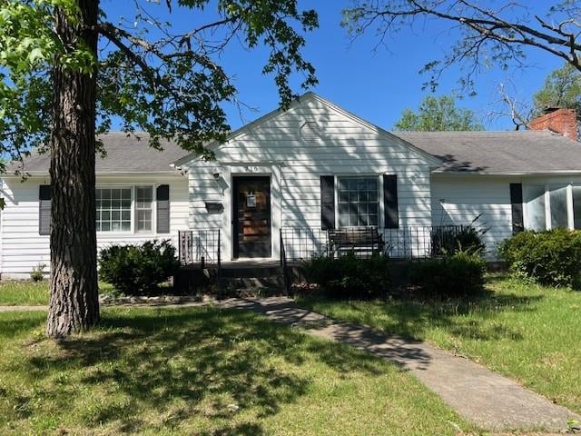 710 Bridge St, Sweet Springs, MO 65351