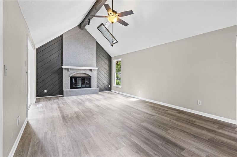 1605 High Dr, Liberty, MO 64068