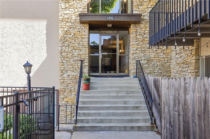 4511 Headwood Dr #5, Kansas City, MO 64111