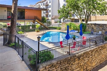 4511 Headwood Dr #5, Kansas City, MO 64111