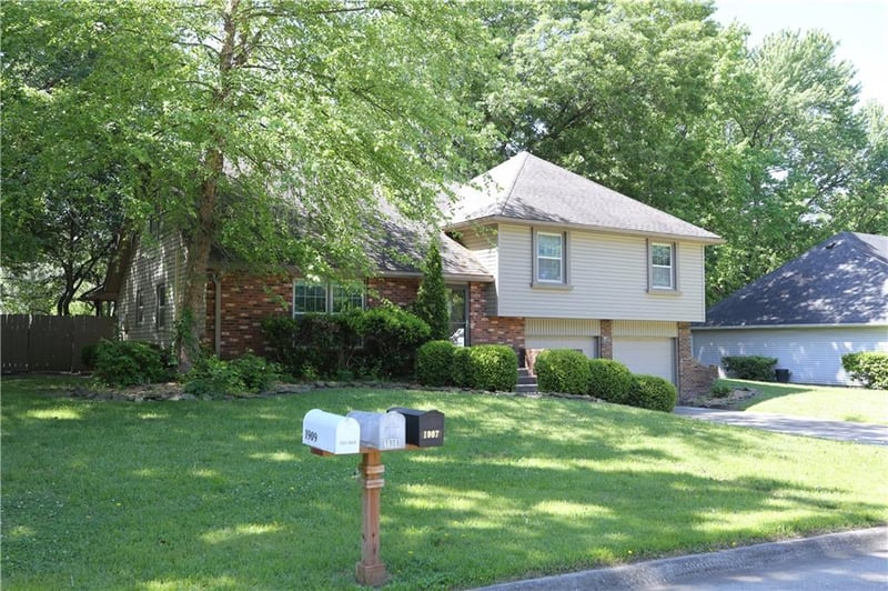 1908 Countryside Dr, Pittsburg, KS 66762
