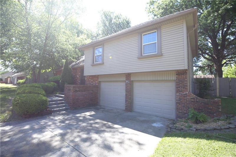 1908 Countryside Dr, Pittsburg, KS 66762