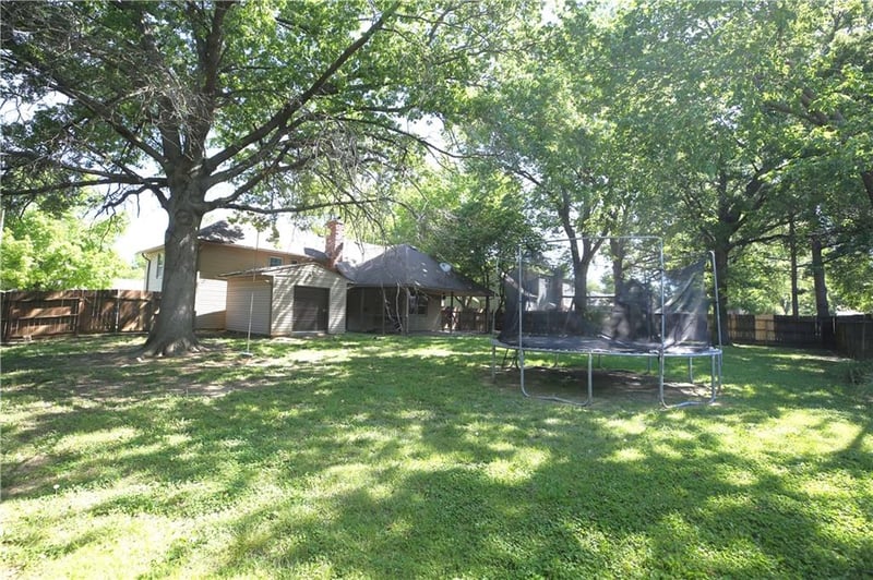 1908 Countryside Dr, Pittsburg, KS 66762