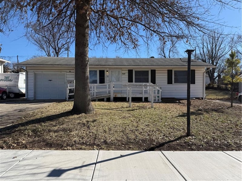 7525 52nd St, Kansas City, MO 64129