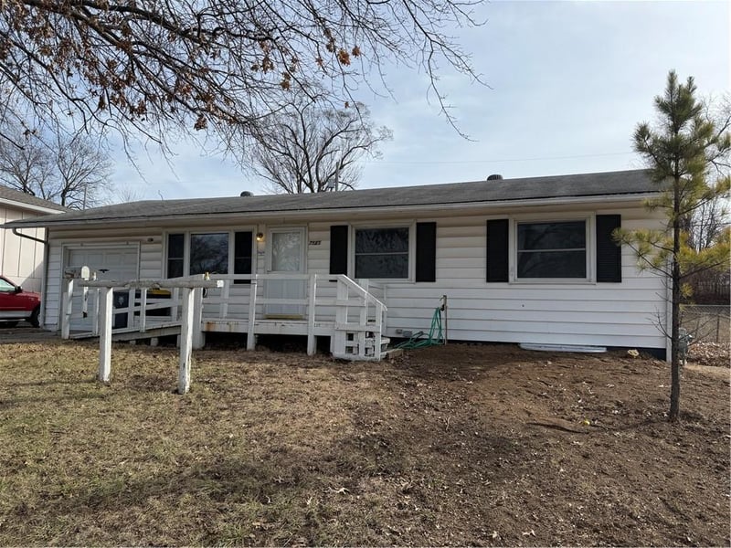 7525 52nd St, Kansas City, MO 64129
