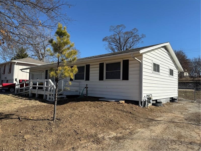 7525 52nd St, Kansas City, MO 64129