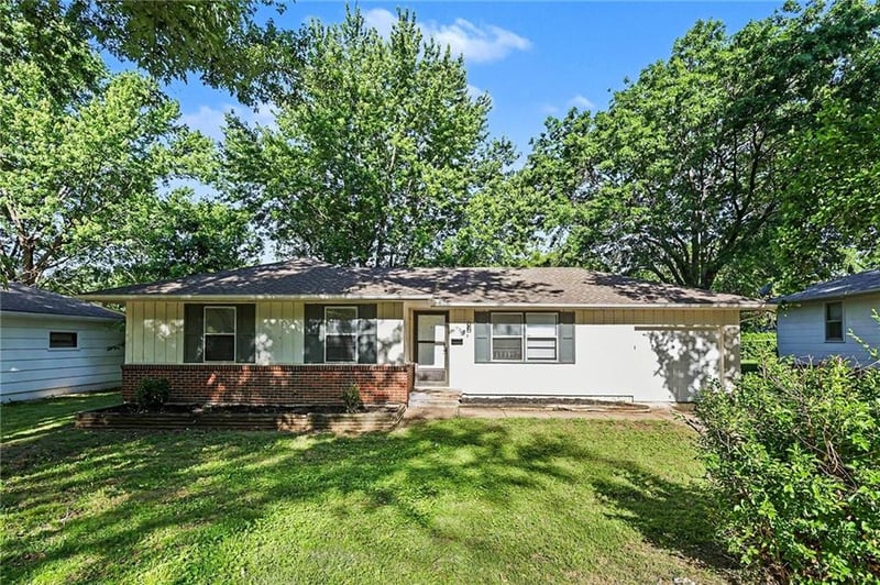 9318 Palmer Ave, Kansas City, MO 64138