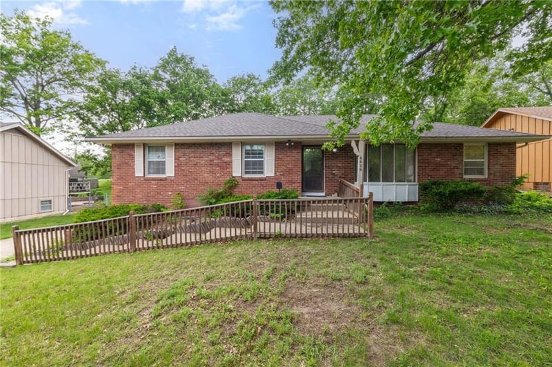 6820 Wildwood Dr, Raytown, MO 64133