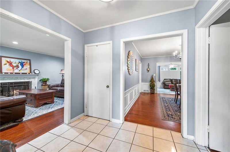 5307 Pawnee Ln, Fairway, KS 66205