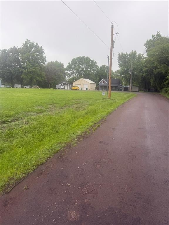 East St, East Lynne, MO 64743