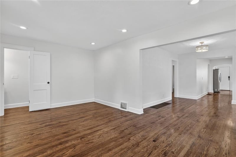 5831 Tracy Ave, Kansas City, MO 64110