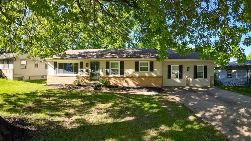 1512 B St, Blue Springs, MO 64015